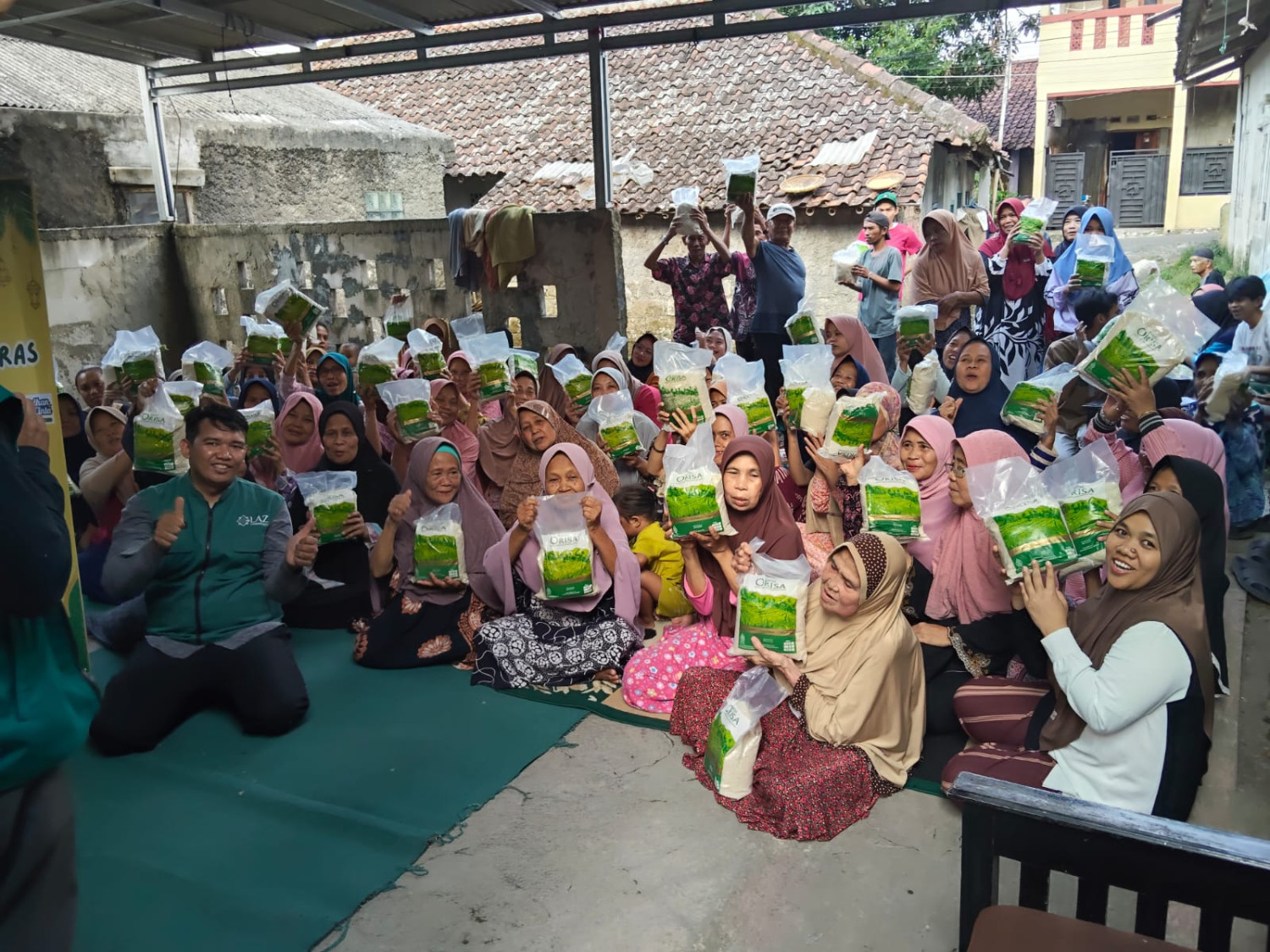 Ramadhan Tanda Cinta, LAZ Ummul Quro Bogor Salurkan Beras Fitrah untuk Masyarakat Pelosok