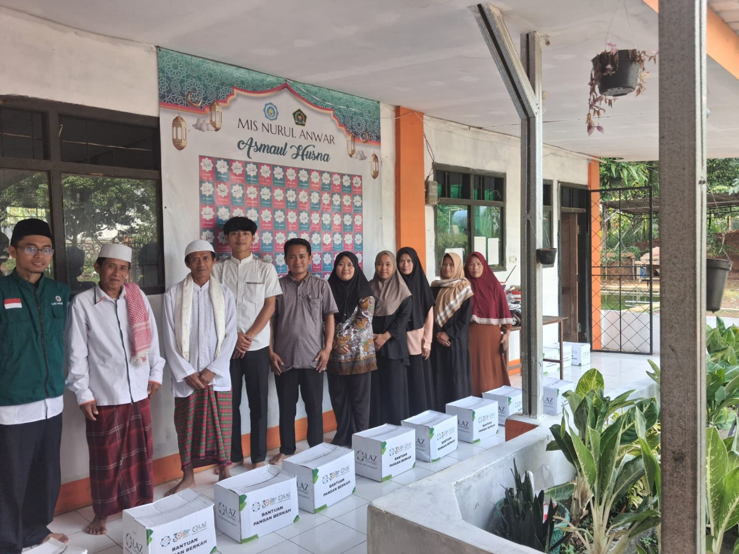 Berbagi Pangan Berkah di MIS Madrasah Nurul Anwar Caringin